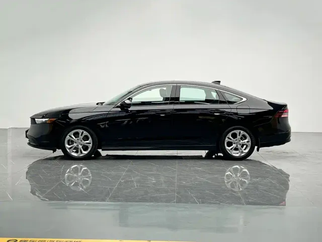 Honda Accord — Фото автомобиля 3