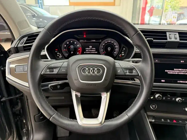 Audi Q3 — Фото автомобиля 11