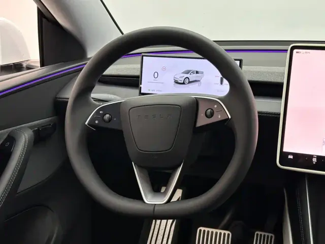 Tesla Model Y — Фото автомобиля 12