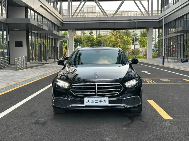 Mercedes-Benz E-Class — Фото автомобиля 2