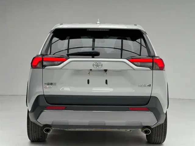 Toyota RAV4 — Фото автомобиля 16