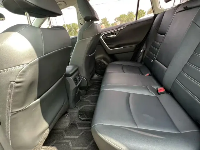 Toyota RAV4 — Фото автомобиля 3