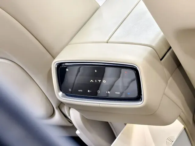 AITO Wenjie AITO M9 2024 Range Extender Max 52kWh 6-seater — Фото автомобиля 15