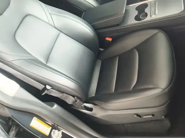 Tesla Model Y — Фото автомобиля 24