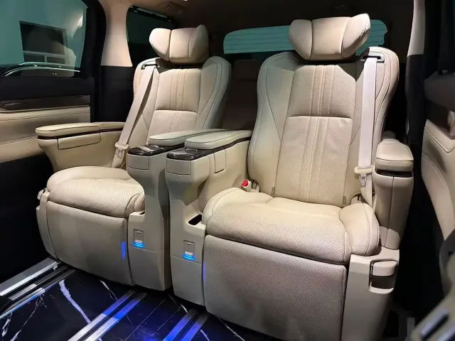 Toyota Alphard — Фото автомобиля 7