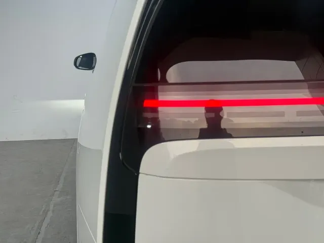 Li Auto MEGA — Фото автомобиля 14