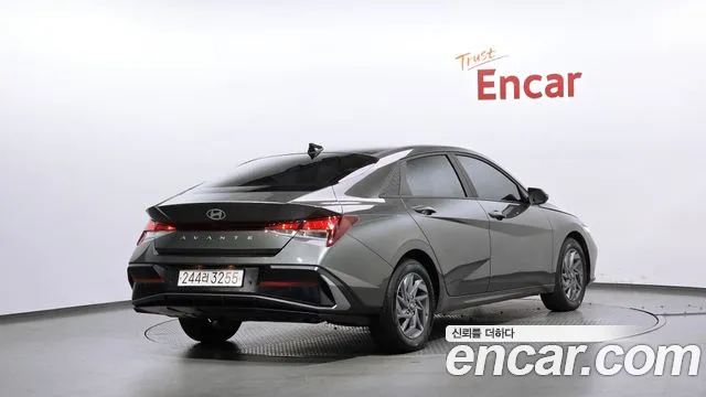 Hyundai Avante CN7 — Фото автомобиля 2