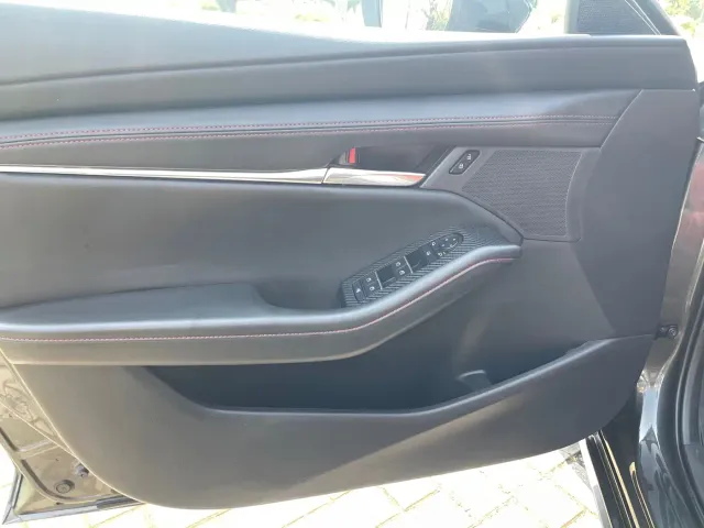 Mazda Axela — Фото автомобиля 12