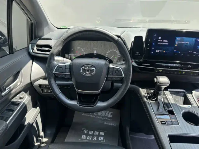 Toyota Sienna — Фото автомобиля 8