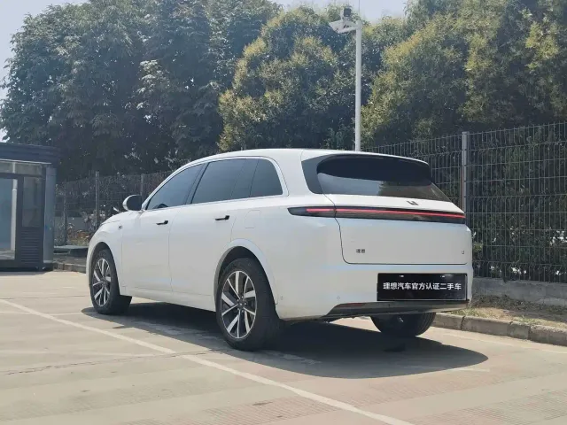 Li Auto L7 — Фото автомобиля 4