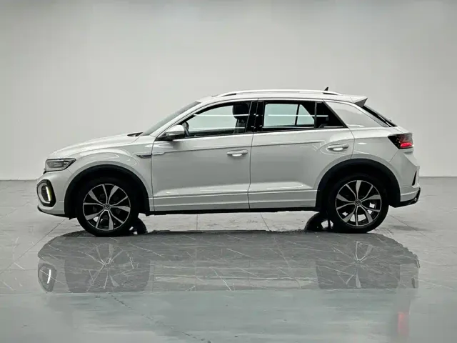 Volkswagen T-Roc — Фото автомобиля 3