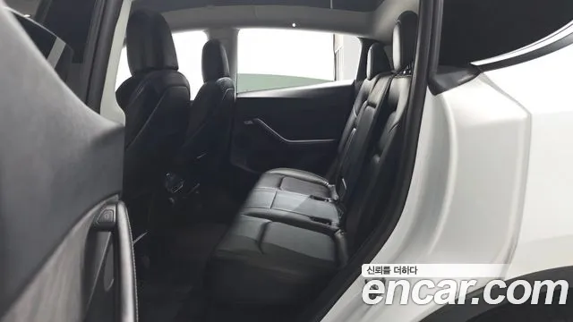 Tesla Model Y — Фото автомобиля 17