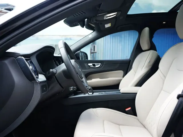 Volvo XC60 — Фото автомобиля 4