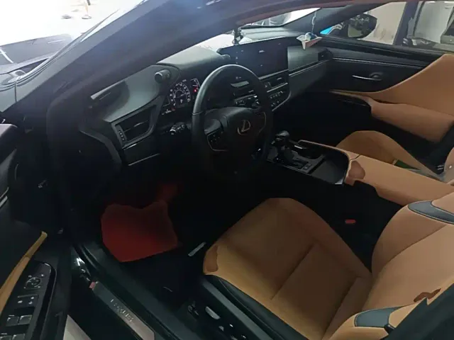 Lexus ES — Фото автомобиля 15