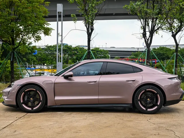 Porsche Taycan — Фото автомобиля 2