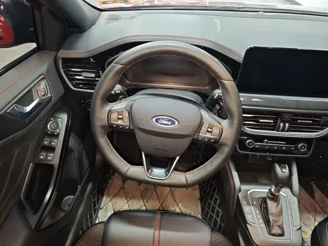 Ford Focus — Фото автомобиля 10
