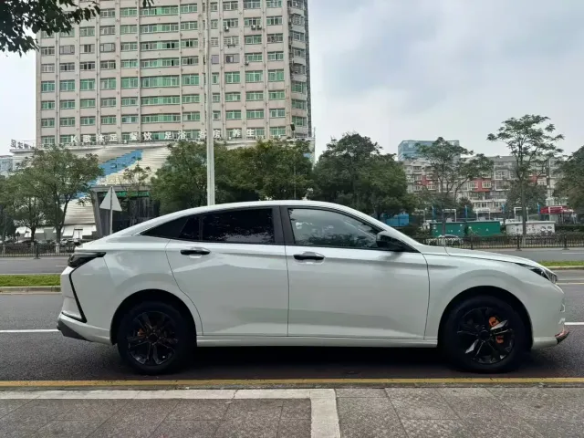 Dongfeng Yixuan — Фото автомобиля 4