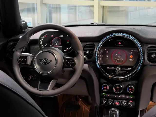 MINI Hatch — Фото автомобиля 12