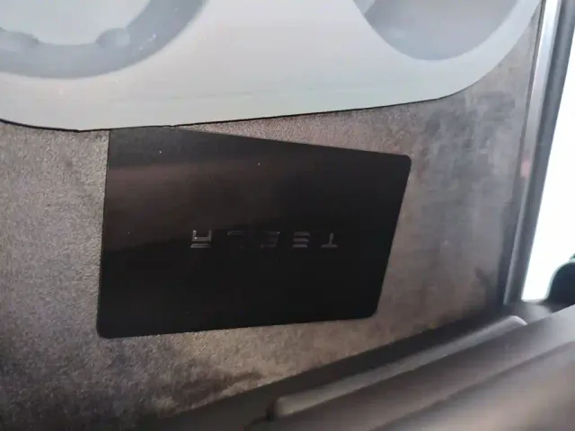 Tesla Model Y — Фото автомобиля 8
