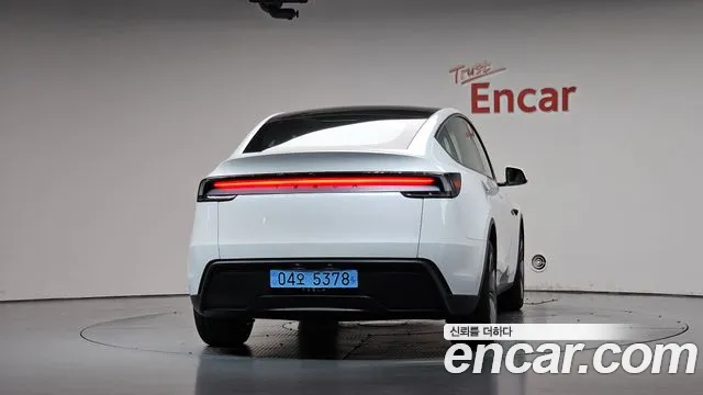 Tesla Model Y — Фото автомобиля 4