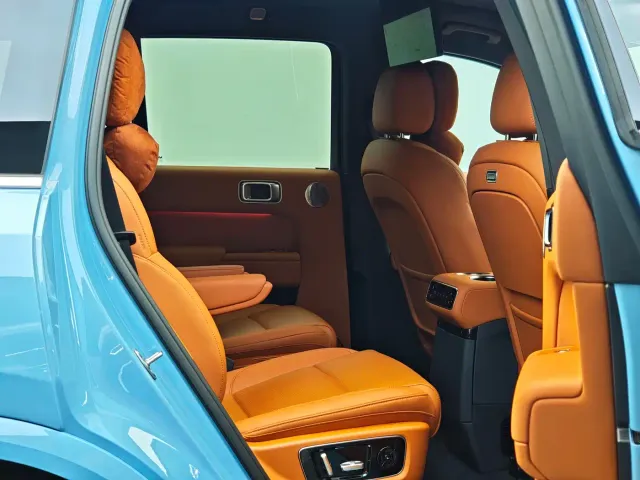 Li Auto L8 — Фото автомобиля 13