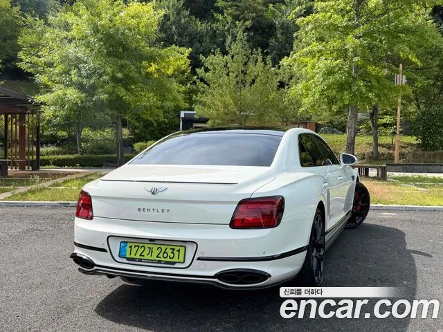 Bentley Flying Spur — Фото автомобиля 2