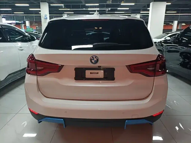 BMW iX3 — Фото автомобиля 5