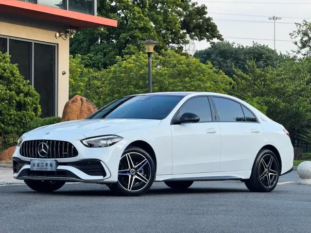 Фотография автомобиля — Mercedes-Benz C-Class