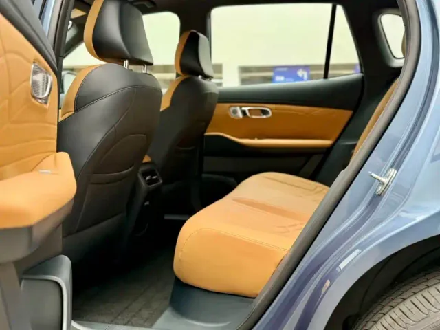 Geely Galaxy Starship 7 EM-i — Фото автомобиля 9