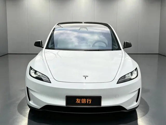 Tesla Model 3 — Фото автомобиля 2