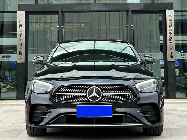 Mercedes-Benz E-Class — Фото автомобиля 2