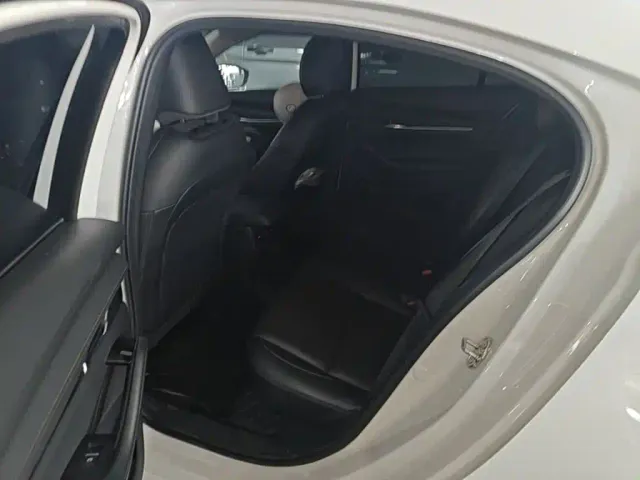 Mazda Axela — Фото автомобиля 16