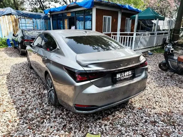 Lexus Lexus ES 2025 300h Ultimate Edition — Фото автомобиля 7