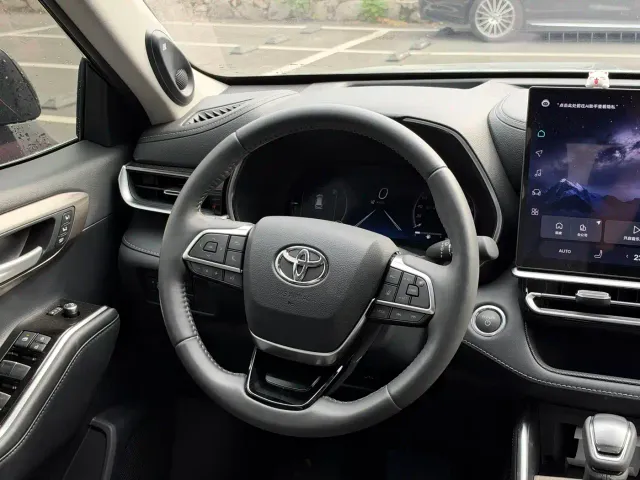 Toyota Highlander — Фото автомобиля 14