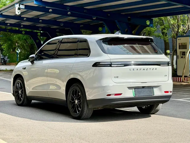 Leapmotor C10 — Фото автомобиля 11