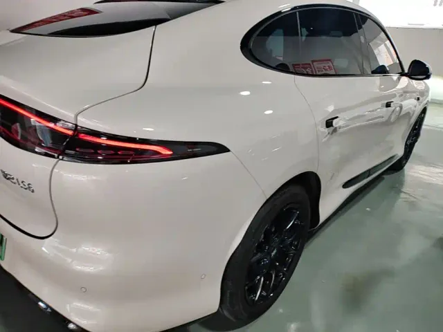IM Motors LS6 — Фото автомобиля 6