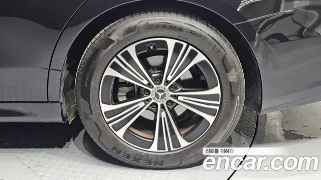 Mercedes-Benz E-Class — Фото автомобиля 17