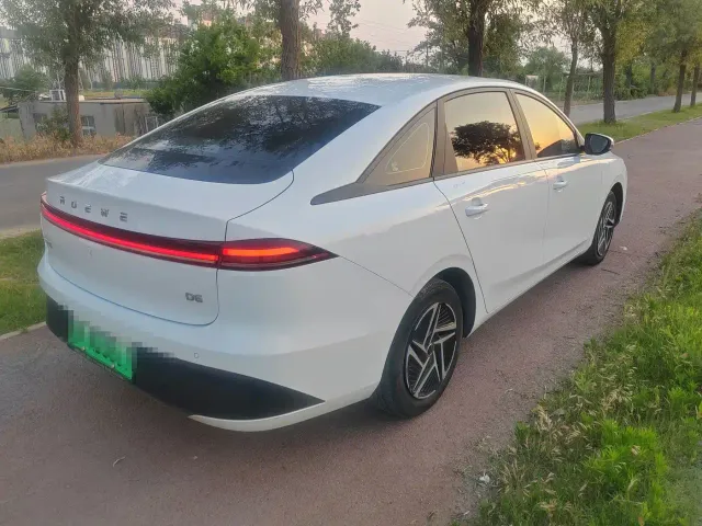 Roewe D6 — Фото автомобиля 4