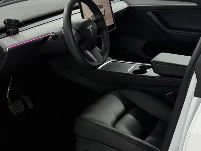 Tesla Model Y — Фото автомобиля 9