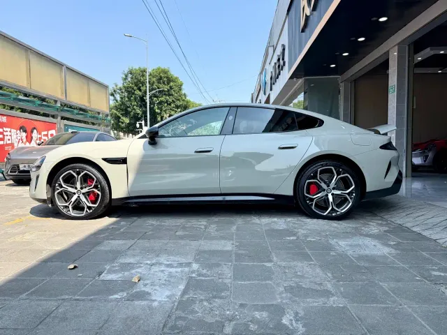 Xiaomi SU7 — Фото автомобиля 24