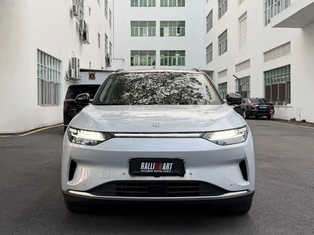 Leapmotor C11 — Фото автомобиля 2
