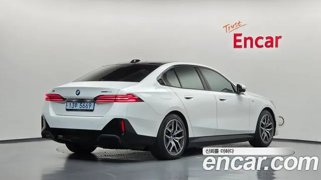 BMW i5 G60 — Фото автомобиля 2