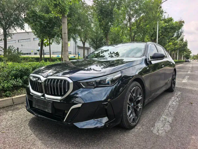 Фотография автомобиля — BMW 5 Series
