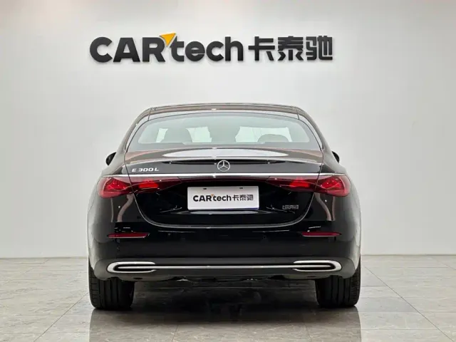 Mercedes-Benz E-Class — Фото автомобиля 4