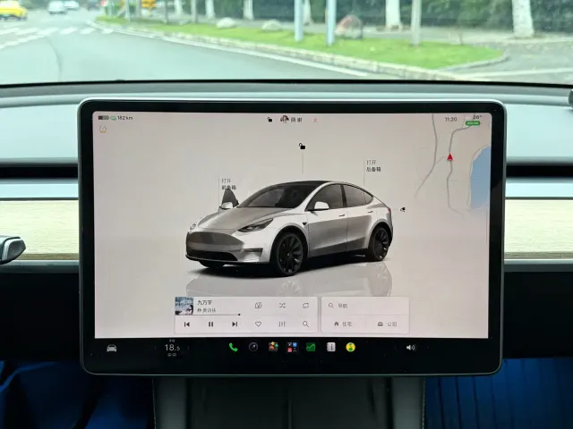 Tesla Model Y — Фото автомобиля 15