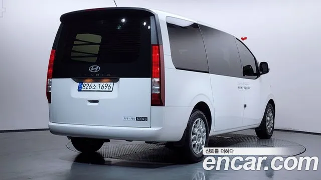 Hyundai Staria Staria — Фото автомобиля 2