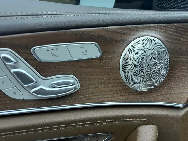 Mercedes-Benz E-Class — Фото автомобиля 4