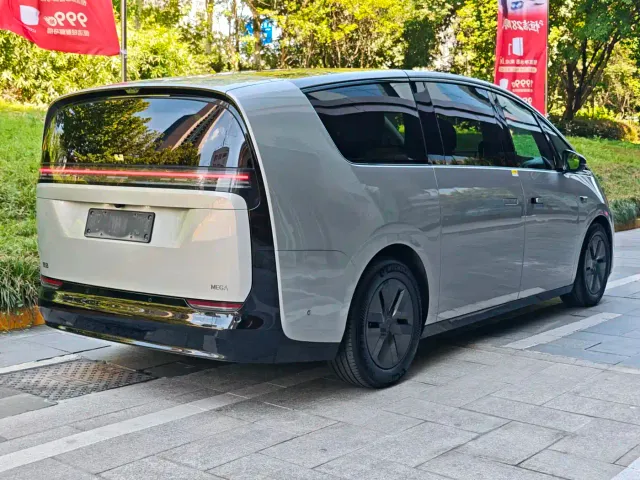 Li Auto MEGA — Фото автомобиля 4