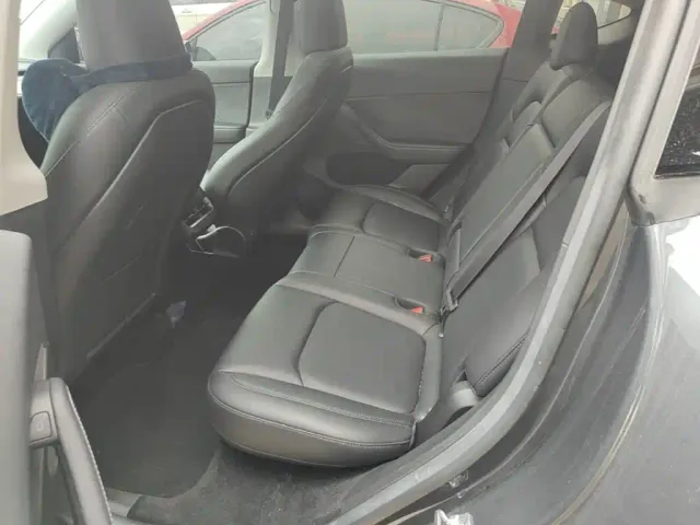 Tesla Model Y — Фото автомобиля 16