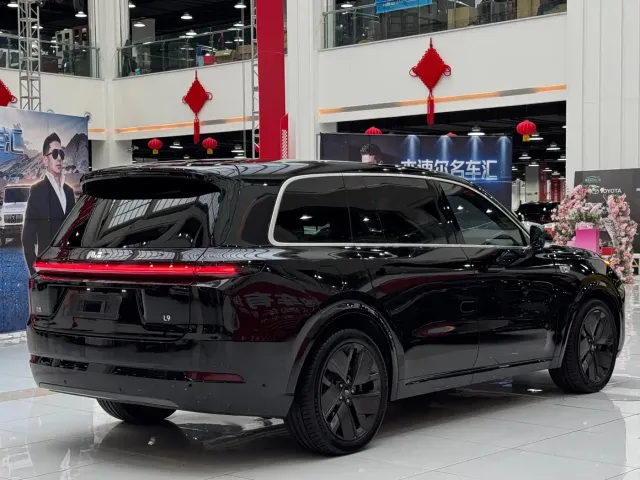 Li Auto L9 — Фото автомобиля 27